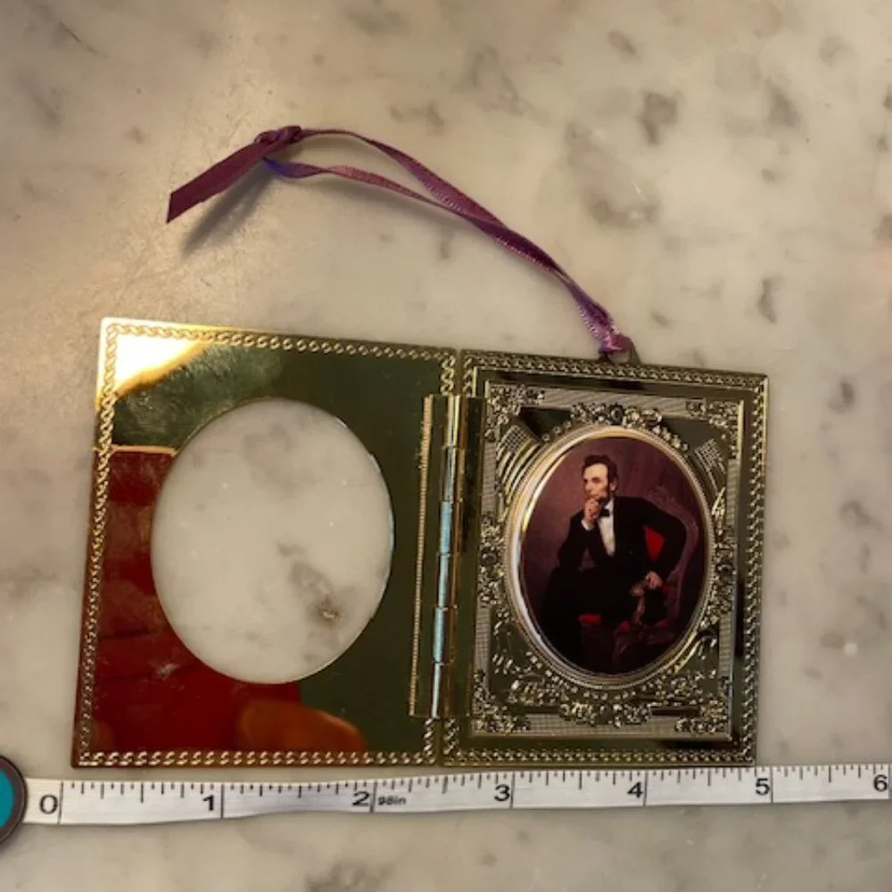 1999 White House Christmas Ornament President Abraham Lincoln's Portrait